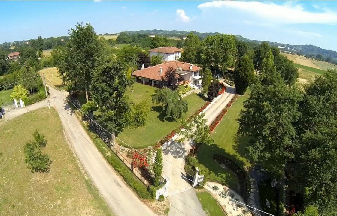 A vendre villa in zone tranquille Asti Piemonte foto 13